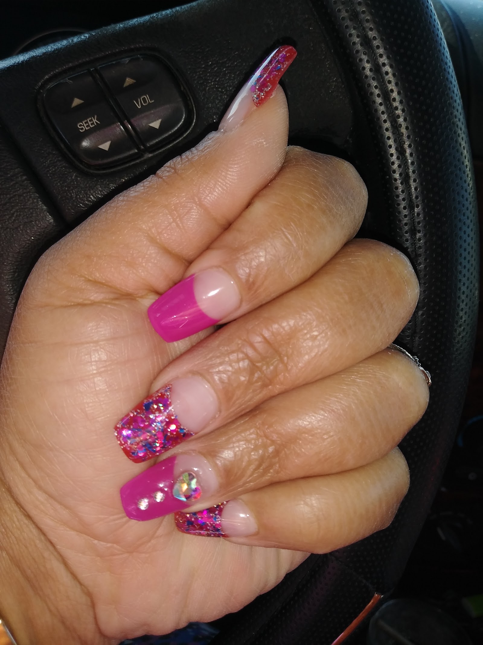 Mc Nails logo
